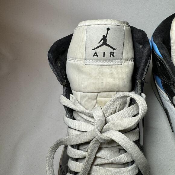 Size 9 - Wmns Nike Air Jordan 1 Mid University Blue Women's Shoes - Picture 5 of 9